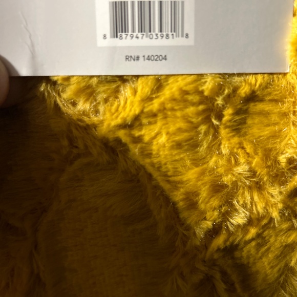 Oversized faux fur throw - Picture 3 of 3